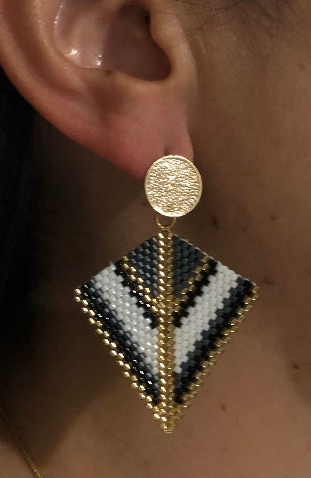 Arete triangulo negro