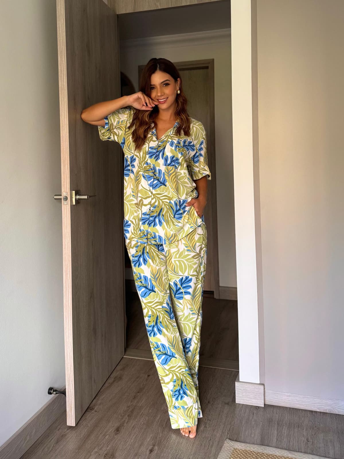Conjunto camisa y pantalón largo