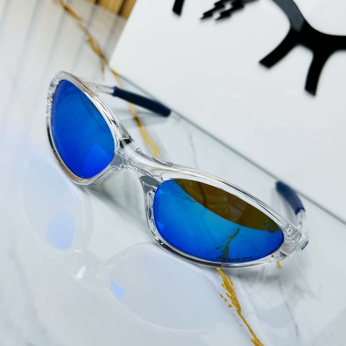OAKLEY