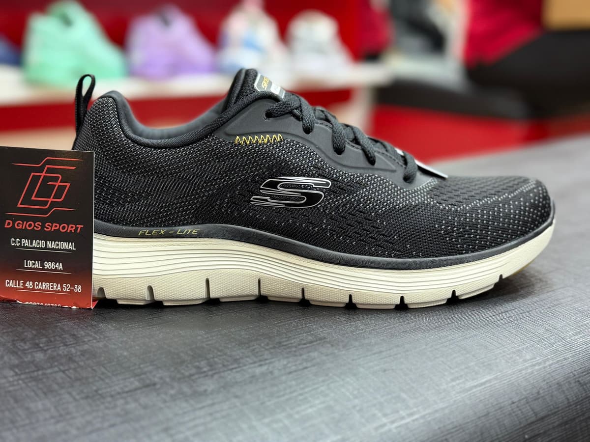 SKECHERS
