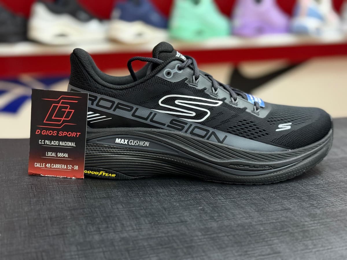 SKECHERS