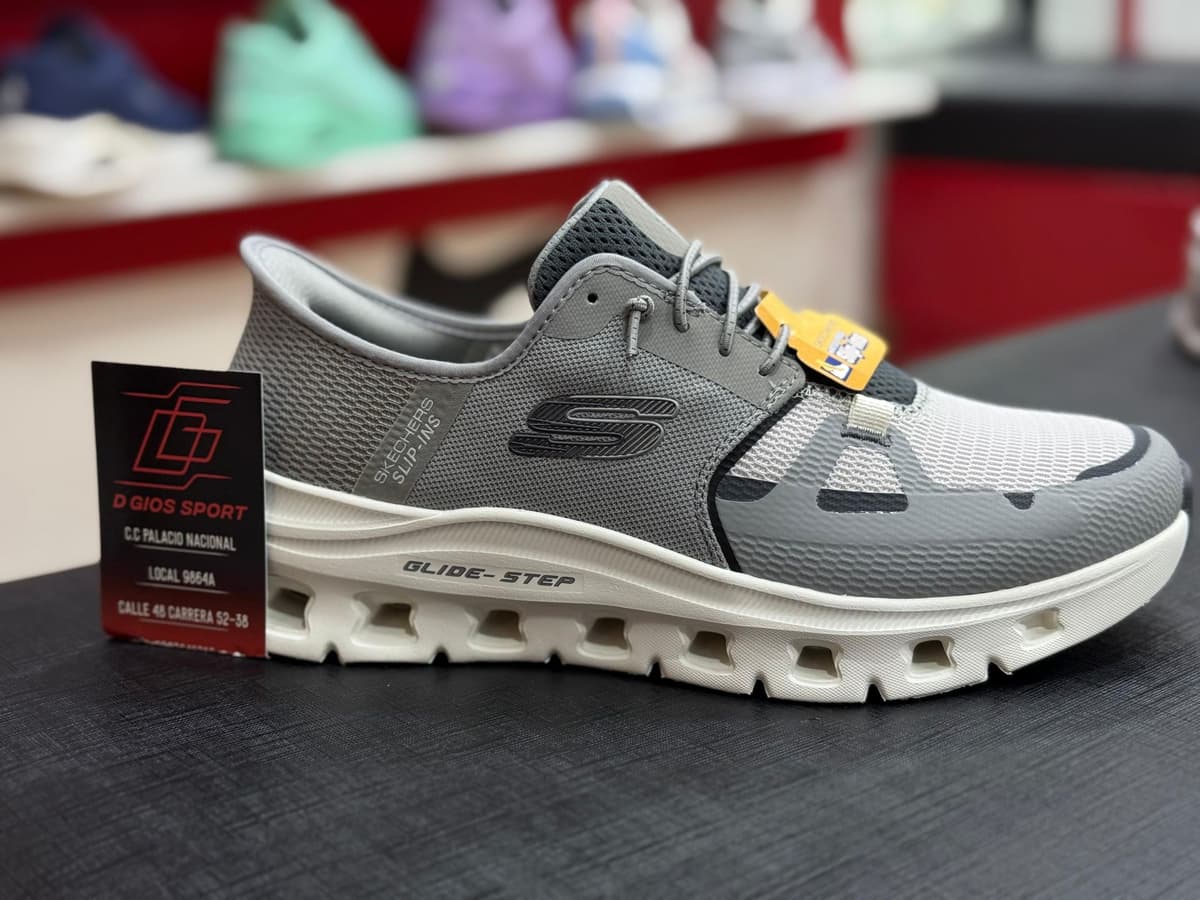 SKECHERS