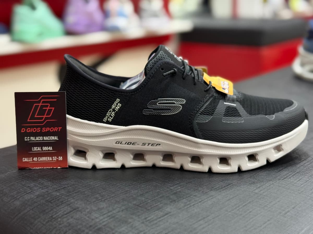 SKECHERS