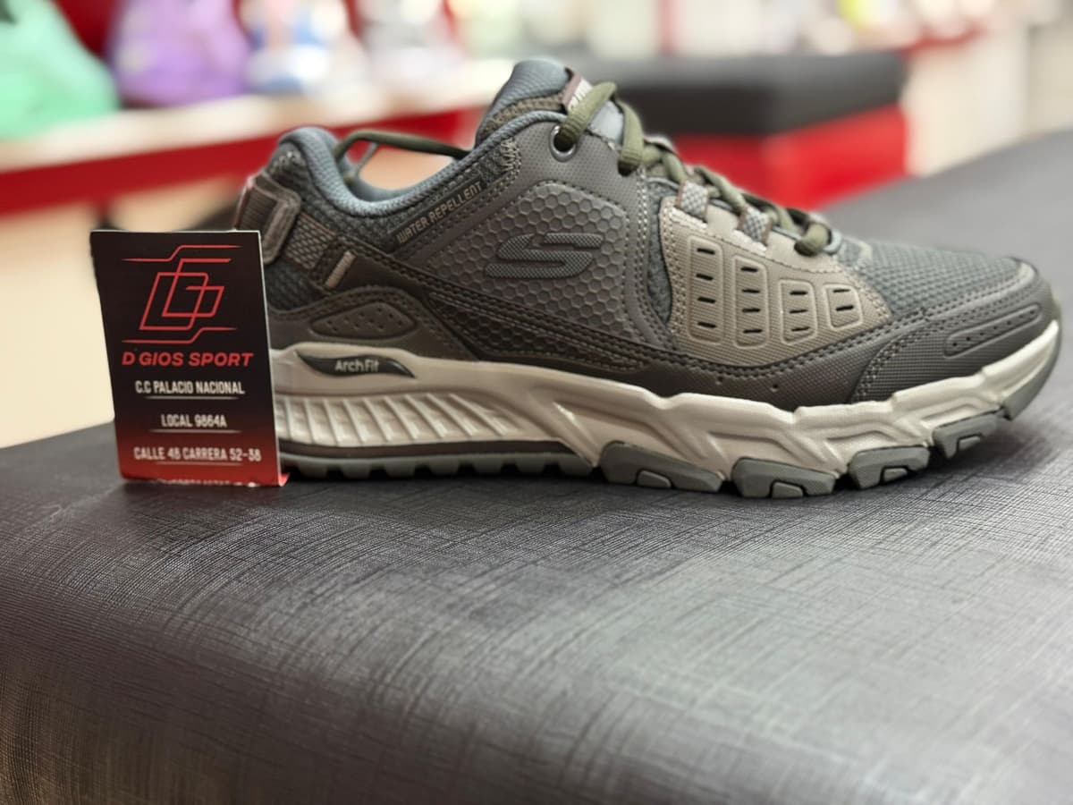 SKECHERS