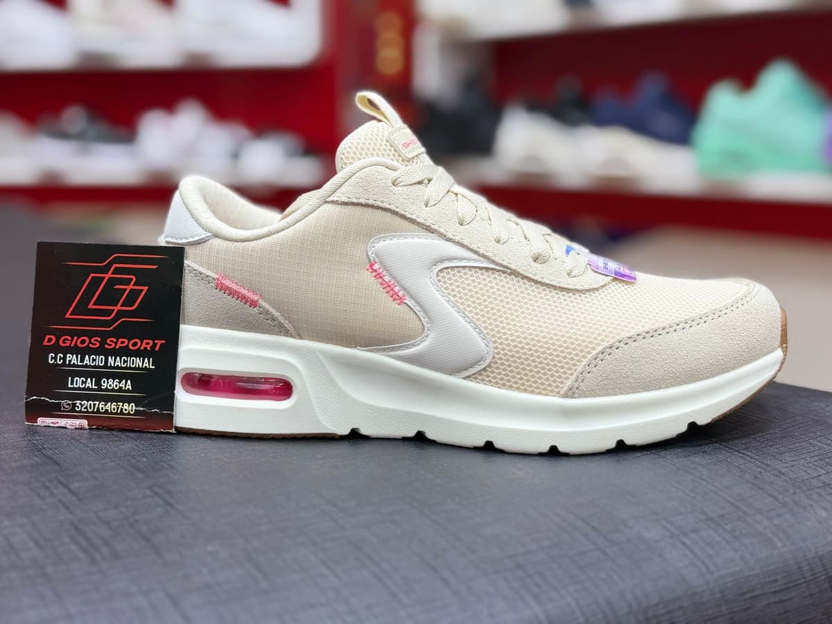 SKECHERS