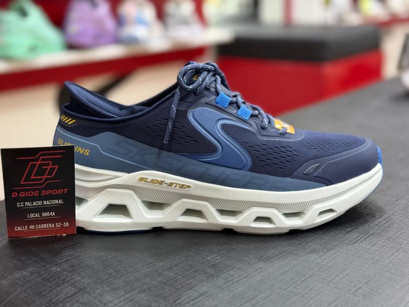 SKECHERS 