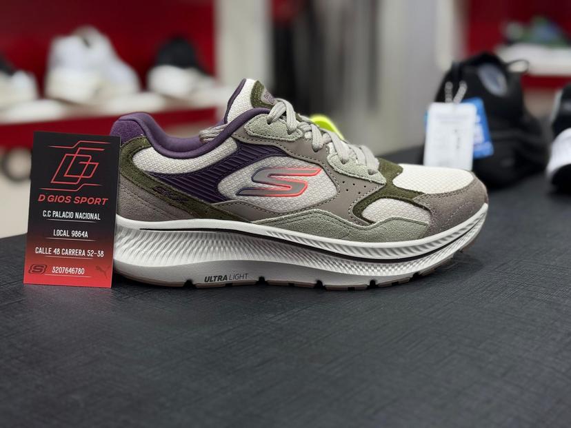 SKECHERS 